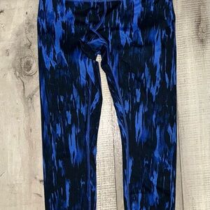 Lululemon Wunder Under, painted animal sprinkler black, BLUE tones Sz 8, 25”